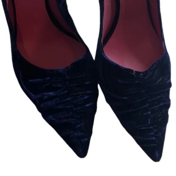 Oscar Tiye blue velvet heels. - Picture 5 of 5